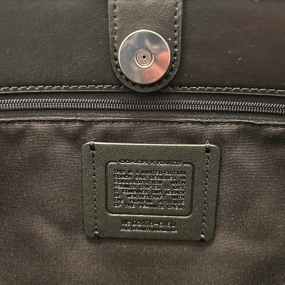 Coach X Peanuts-Snoopy City Tote in Signature Canvas - Picture 6 of 6